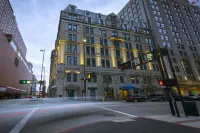 The Cincinnatian Hotel, Curio Collection by Hilton Hotels near Cincinnati Reds Hall Of Fame And Museum