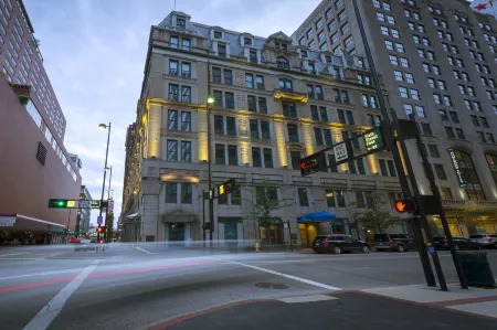 The Cincinnatian Hotel, Curio Collection by Hilton