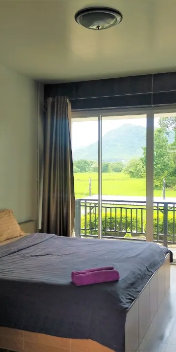 ห้องเตียงใหญ่ 1 เตียง วิวภูเขา