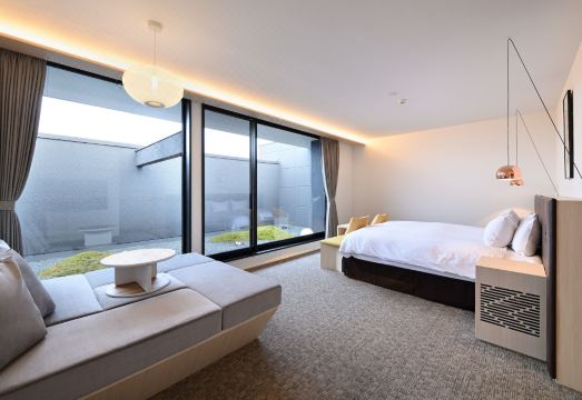 호텔 교토로지의 정원 모습