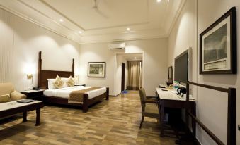 Chanakya Bnr Hotel