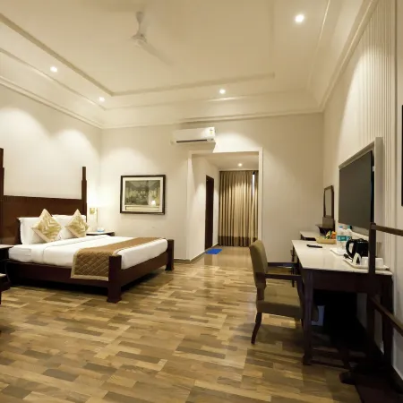 Chanakya Bnr Hotel