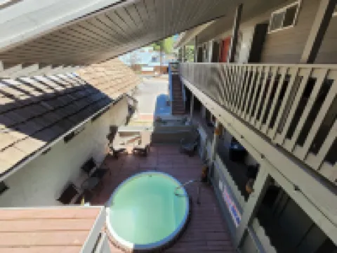 Cinnamon Bear Inn