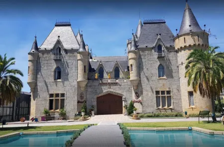 Castelo de Itaipava - Hotel, Eventos e Gastronomia Отели рядом с достопримечательностью «Castelo de Itaipava»