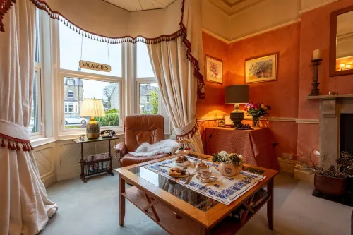 Homelands Guest House - parking