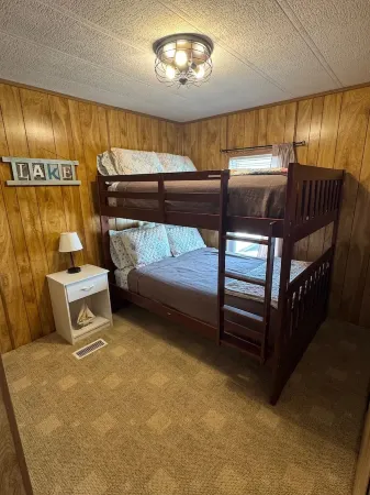 Swim, fish, have fun at the sandbar & cruise the lake! Sleeps 8!