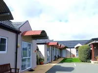 Airport Birches Motel Hotels near Avonhead