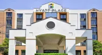 Hyatt Place Phoenix North Отели рядом с достопримечательностью «Университет Деври»