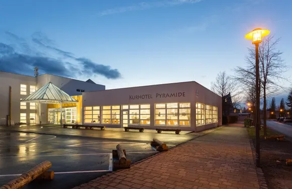 斯比藍貝德金字塔庫爾酒店