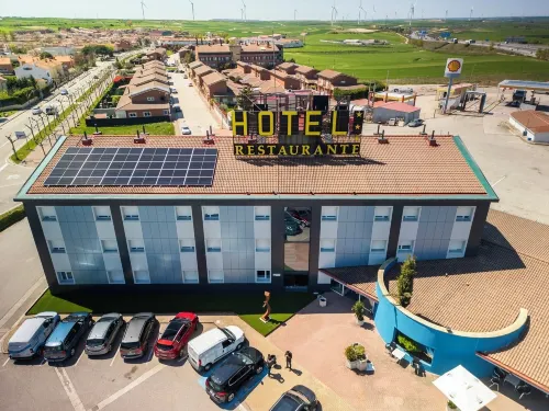 Hotel Rey Arturo Burgos - parking