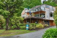 Akaroa on the Beach Hotels near Southern Wanderer Scenic Cruises