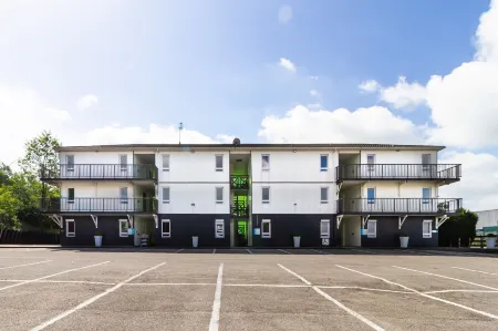 Brit Hotel Rouen Nord - Barentin Отели в г. Бетвиль