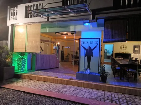 This Is It Airport Hotel and Restaurant Отели рядом со станцией Kattuwa Railway Station