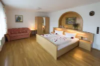 Hotel Dreisonnenberg Hotels near Messerschmidmühle Parkplatz