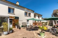 Hotel les Vieux Acacias Hotels in Jau-Dignac-et-Loirac