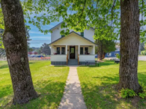 Pine Park - Charming 5 BR home Hotels in Ely