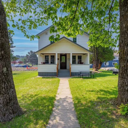 Pine Park - Charming 5 BR home