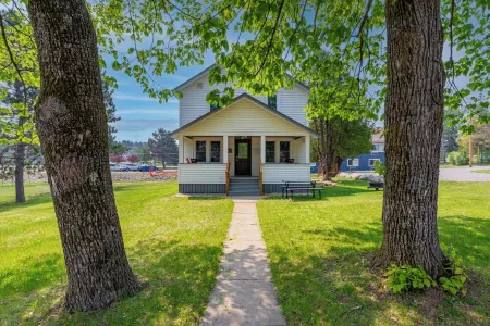 Pine Park - Charming 5 BR home