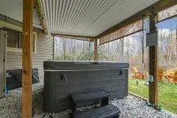 Perfect Summer Getaway - Hot Tub, Pool, Kayaks, A/C in Big Bass Lake Resort!