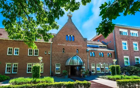 Hotel Kontakt der Kontinenten Отели в г. Суст