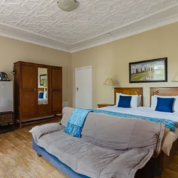 Agterplaas Guesthouse Pty Ltd Отели рядом с достопримечательностью «Браамфонтейн»