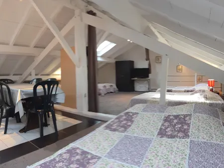 Gites Domaine de la Rochere Отели в г. Сервинья