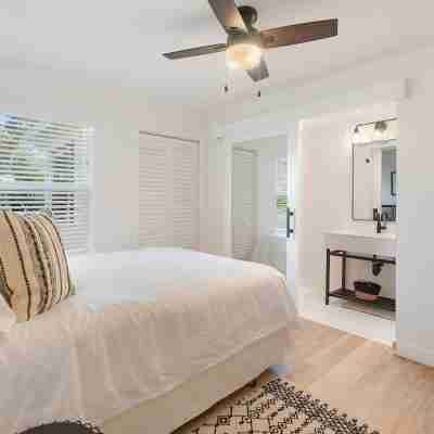 Coastal Palm Haven - With Hot Tub Rooms