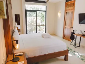 TreeHouse Boutique Hotel - Adults Only