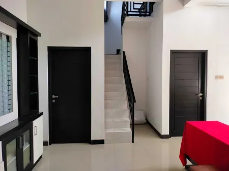 Galtri Homestay Отели в г. Kabat