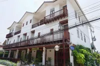 Sri Chiangkhan Hotel