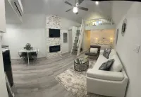 The Tiny Cottage in the Springs/ Central FL Hotels near DSW Designer Shoe Warehouse
