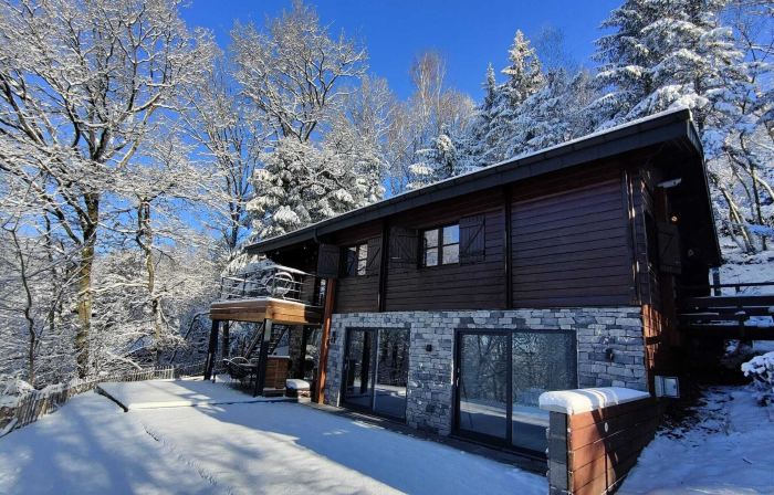 Chalet in the Woods with Nordic Bath
