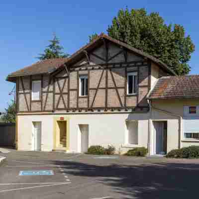Hôtel & Résidence Avermes Hotel Exterior