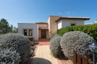 Beautiful Villa Dionysus with Private Pool in Peaceful Location - Aphrodite Hills Hotels in Kouklia