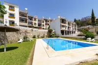 Sunny Tranquility with Pool - Happy Rentals