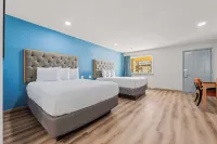 Econo Lodge Inn & Suites