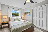 Heated Pool ~ Sauna ~ Hot Tub ~ Tiki Hut ~ Golf ~ 5 min from Beach and Downtown Hotels in der Nähe von Delray Beach Historical Society