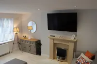 5Star Family Retreat Near Alton & Drayton Manor
