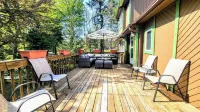 The Wooden Nest by AvantStay Deck Big Yard w Hammocks Fire Pit