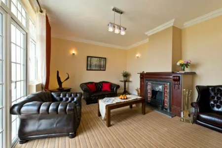 Cheltenham Cottage - Little England Cottages Отели рядом с достопримечательностью «Ботанический сад Хакгала»