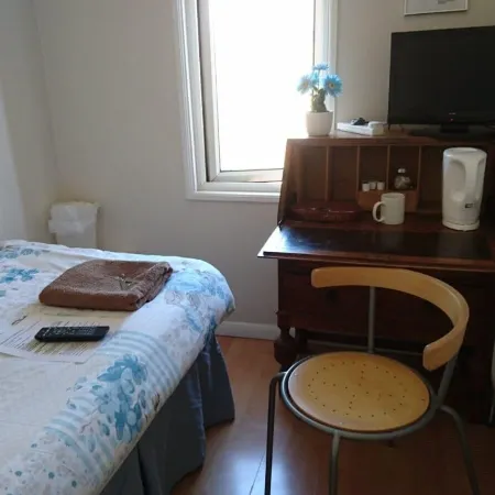 Tiny Single Shared Bathroom Room Ssbyr