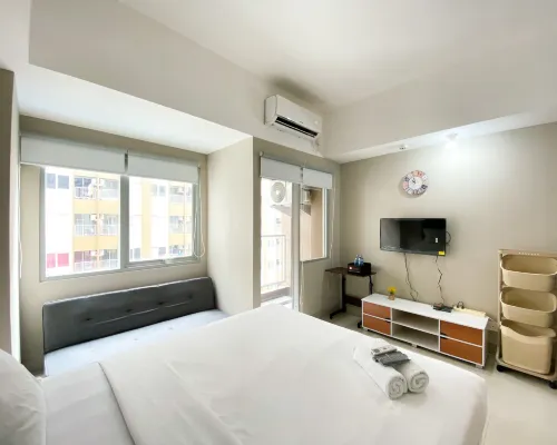 Homey and Cozy Stay Studio LRT City Jatibening Apartment Hotels in Pondok Gede