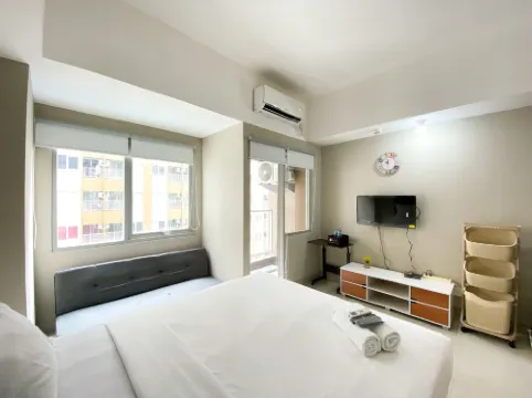 Homey and Cozy Stay Studio LRT City Jatibening Apartment