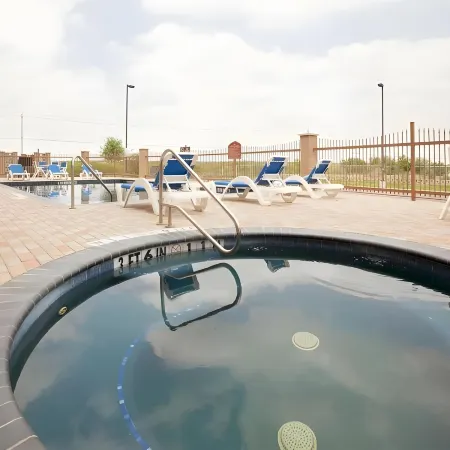 Holiday Inn Express & Suites LAREDO-EVENT CENTER AREA by IHG