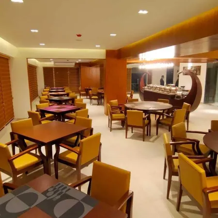 Royal Pearl Suites
