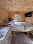 Shepherds Hut With Hot Tub - Apartments