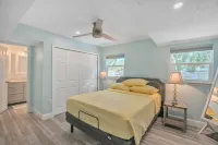 Private Cozy Sarasota Home 3 Bedroom Home by RedAwning