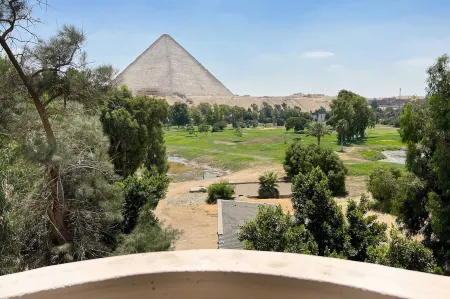 Spellbinding 2 BDR Apt At The Giza Pyramid's Doorstep