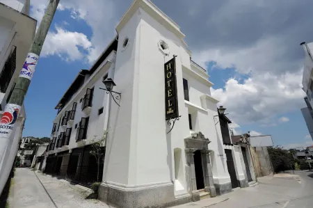 Hotel Los Faroles Отели в г. Кобан