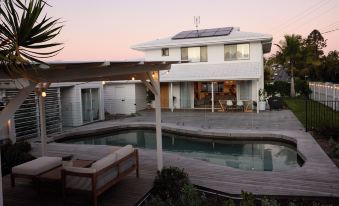 Tugun Retreat - 5BRM Home with Pool!